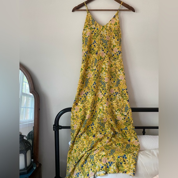 Old Navy Dresses & Skirts - Old Navy Floral Maxi Dress